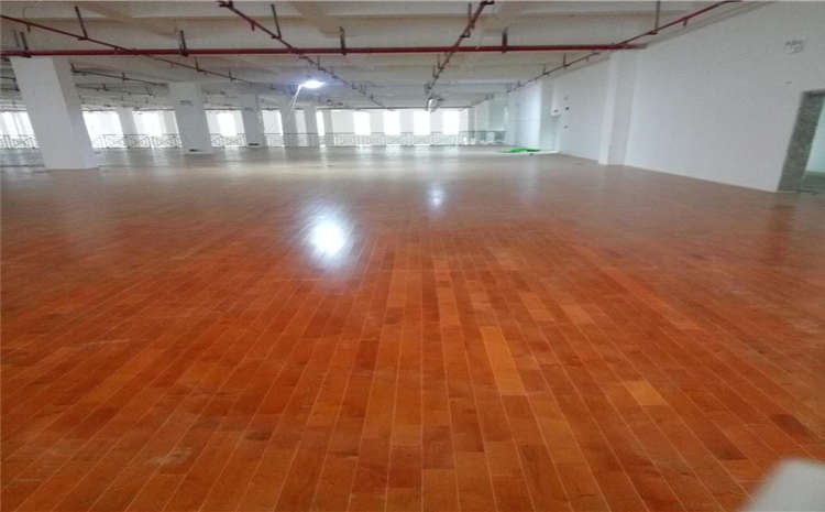 拼接板排球館木地板價格是多少錢？