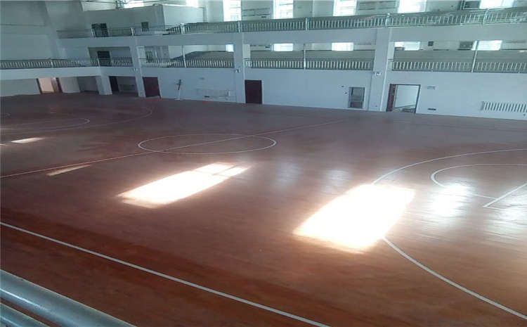 運動木地板使得籃球館性能優越運動員技術發揮更出色