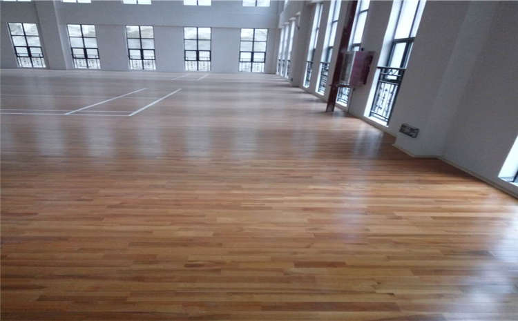 室內(nèi)體育木地板維修