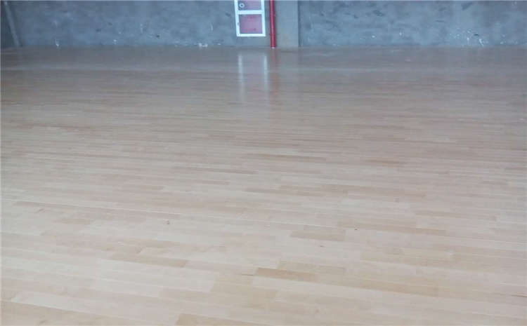 籃球場館為什么得鋪楓木籃球地板？