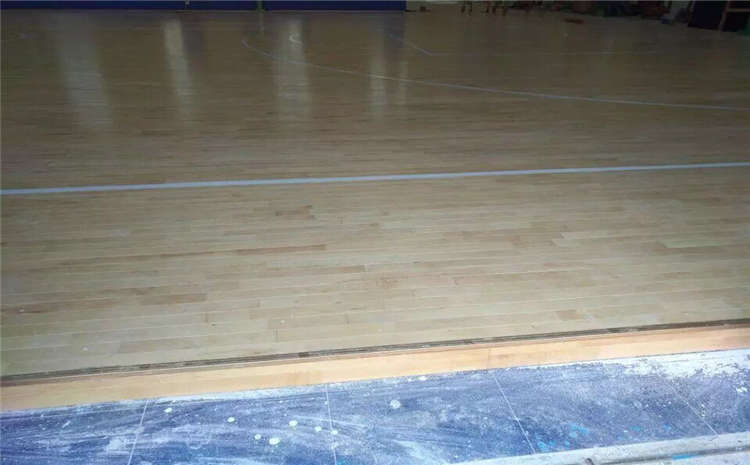 橡膠木風(fēng)雨操場運動地板哪個牌子好？